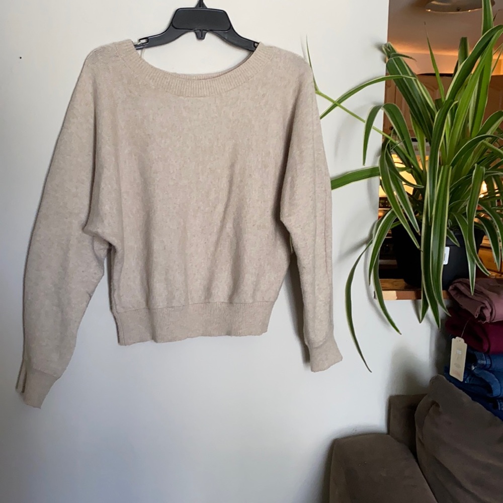🎈5/$40 Cream sweater